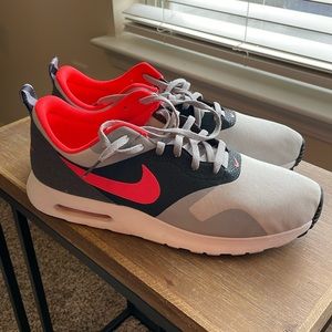 Nice Air Tavas, size 12.